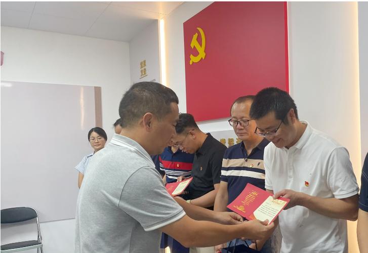 党旗飘扬在工地 初心辉映建设路——区建管中心开展“七一”主题党日活动侧记
